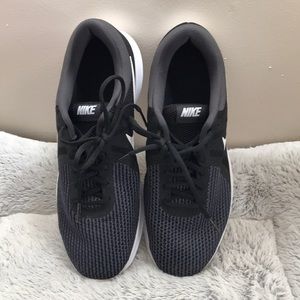 Women’s Nike Revolution 4 shoes